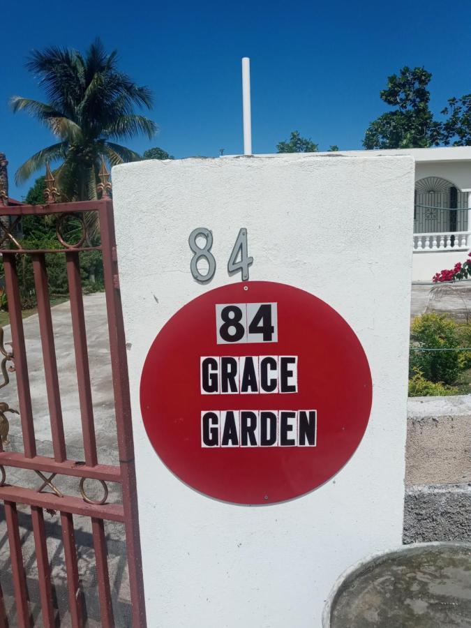 Grace Garden Guesthouse オーチョ・リオス エクステリア 写真